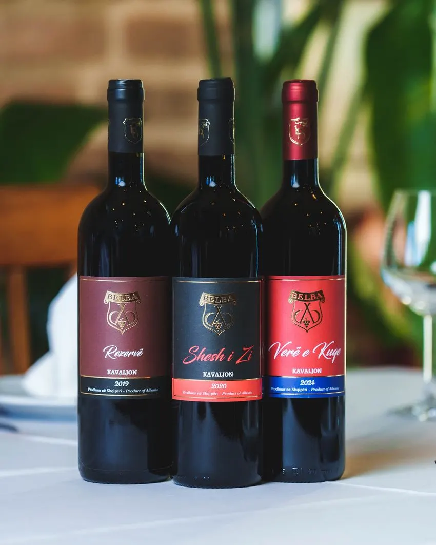 Belba Reserve, Shesh i Zi and Verë e Kuqe on a restaurant table